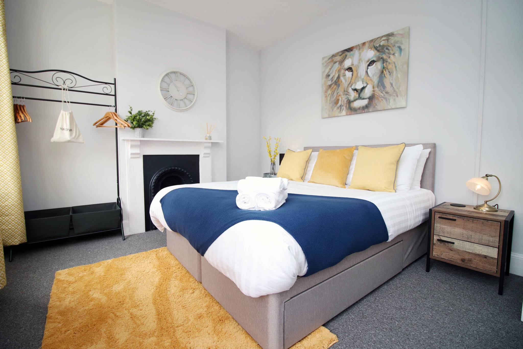 StaySouthWales (Stay Apartments Cardiff Ltd) - Stylish 2 Bed House close to the Cardiff City Centre-sleeps 6